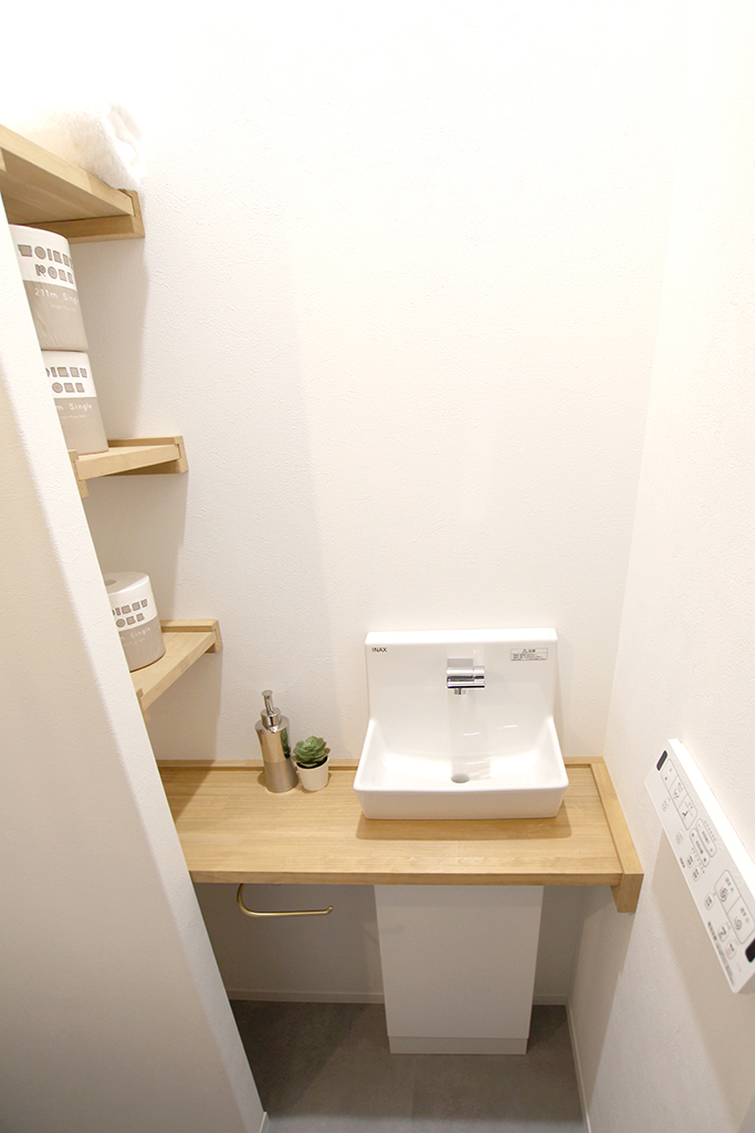 トイレ収納＆手洗いカウンター｜Y様邸 画像