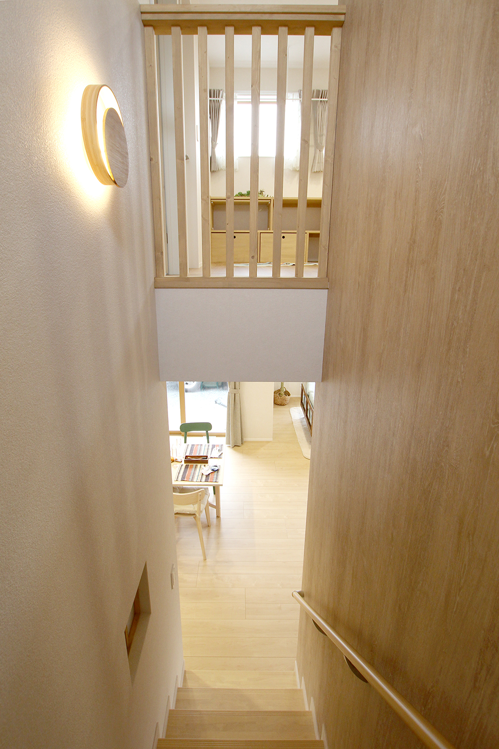 吹き抜け階段の造作格子｜I様邸 画像