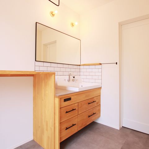 亀工房のオリジナルアレンジ造作洗面化粧台｜T様邸