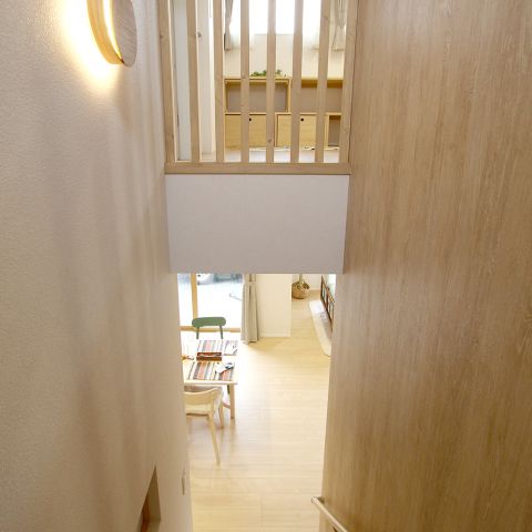 吹き抜け階段の造作格子｜I様邸